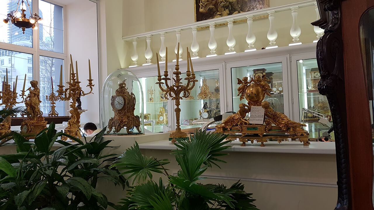 Музей галерея антикварных часов